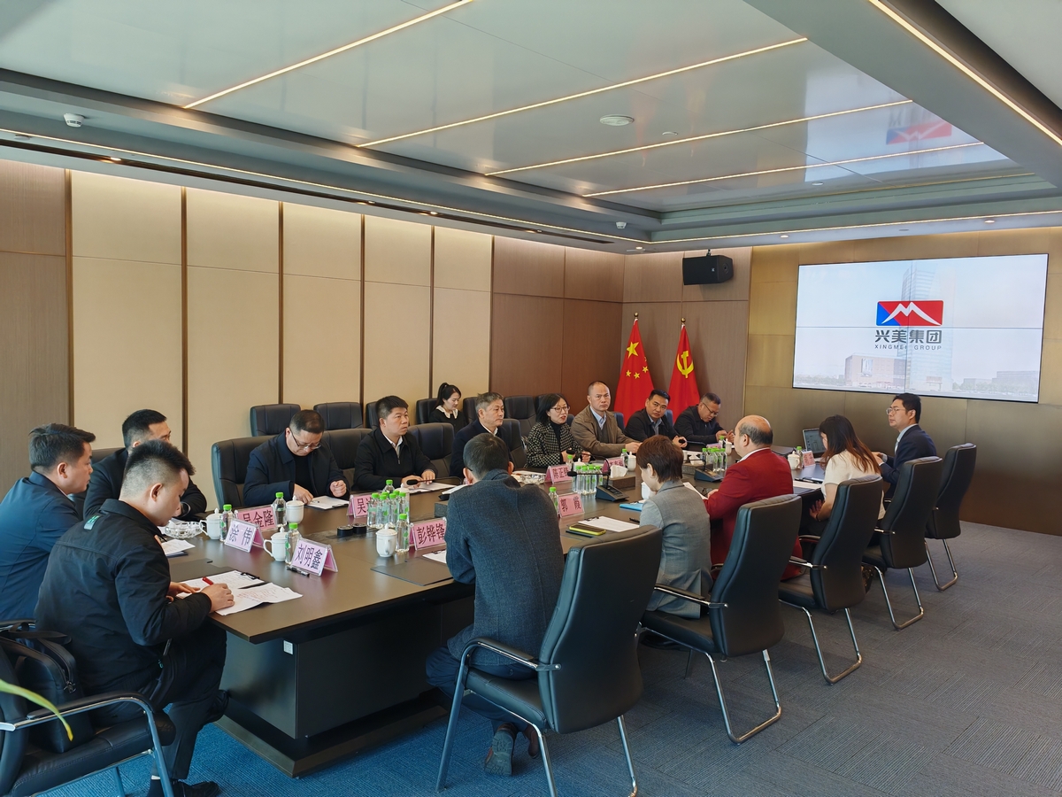 黔东南州人大常委会副主任、岑巩县委书记陈正锋率党政考察团莅临尊龙凯时集团考察交流