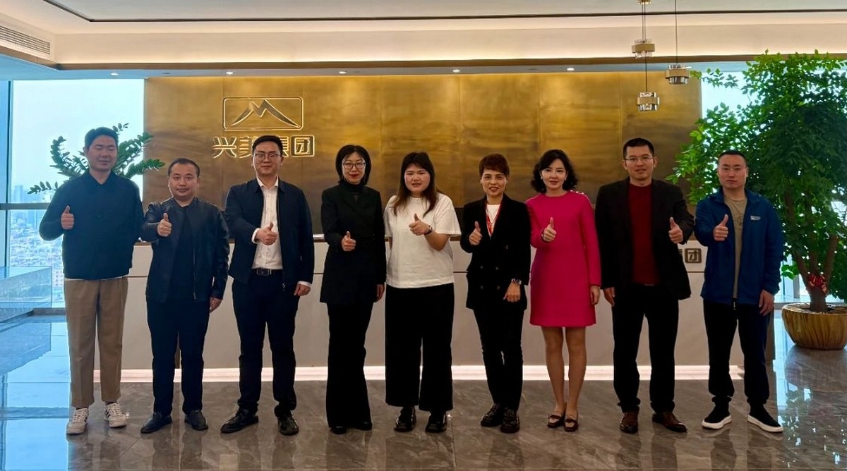 黔东南州人民政府考察团莅临尊龙凯时集团