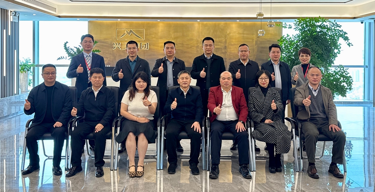 黔东南州人大常委会副主任、岑巩县委书记陈正锋率党政考察团莅临尊龙凯时集团考察交流