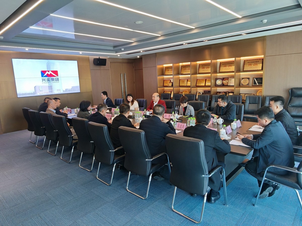 黔东南州人大常委会副主任、岑巩县委书记陈正锋率党政考察团莅临尊龙凯时集团考察交流