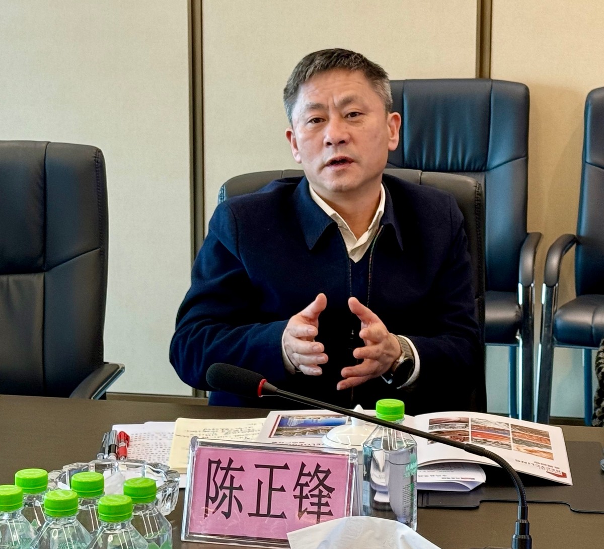 黔东南州人大常委会副主任、岑巩县委书记陈正锋率党政考察团莅临尊龙凯时集团考察交流